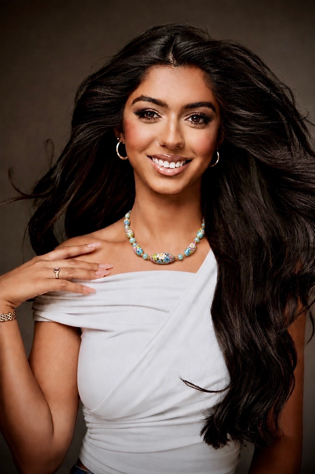 A woman wearing a Rosario Leonardi Murano glass necklace